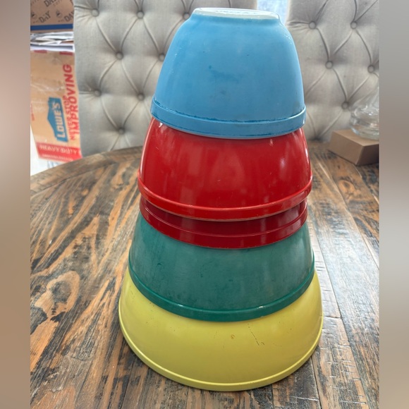 Pyrex 1945 Primary Colors Nesting Bowls Set of Five - Picture 4 of 11